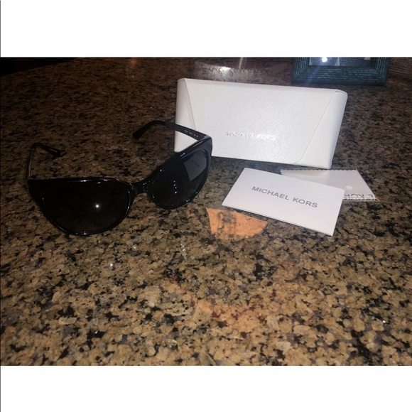 AUTHENTIC MICHAEL KORS SUNGLASSES - Picture 2 of 4